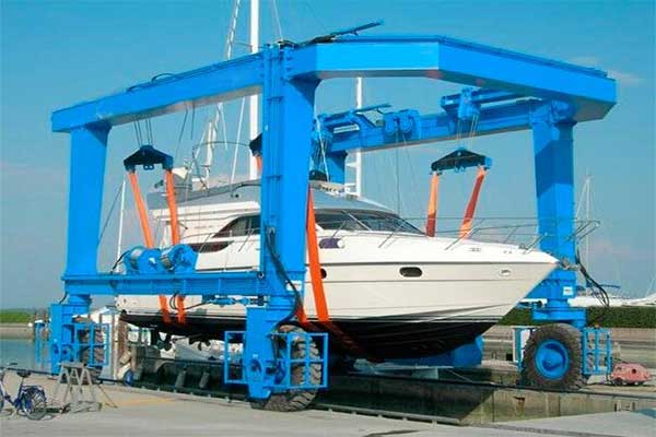 100噸升降式船艇搬運起重機(jī)